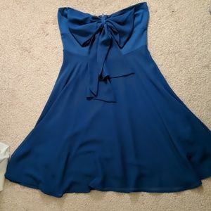Strappless cocktail dress with bow detail